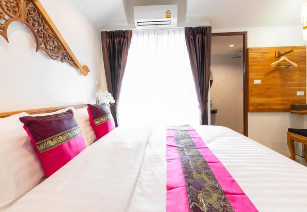 Anumat Premium Budget Hotel 8/22
