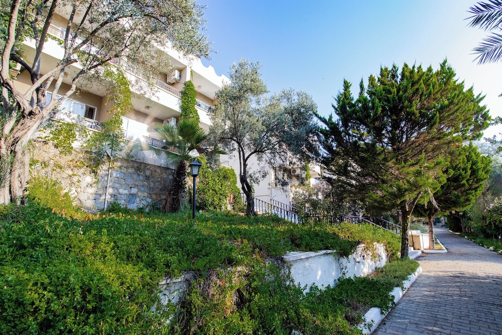 Pigale Beach Resort 62/66