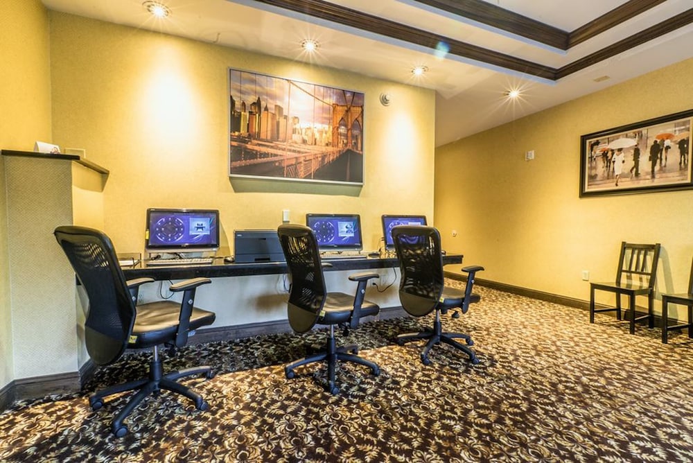 Holiday Inn Newark International Airport An Ihg Hotel 70/84