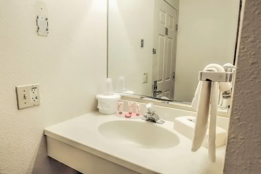 Norwood Inn And Suites 17/17