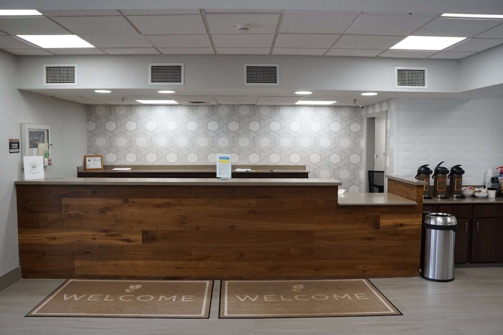 Country Inn & Suites By Radisson Lake Norman Huntersville NC 8/48