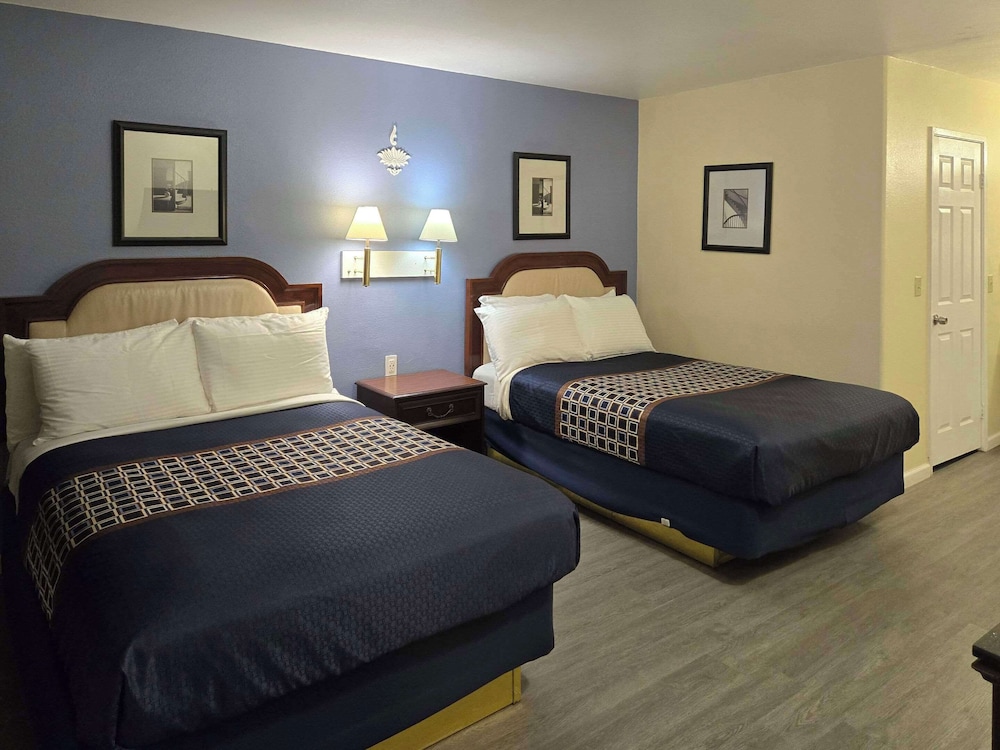 غرفة قياسية بسريرين مزدوجين، Rodeway Inn & Suites Blythe I-10, CA 6/10