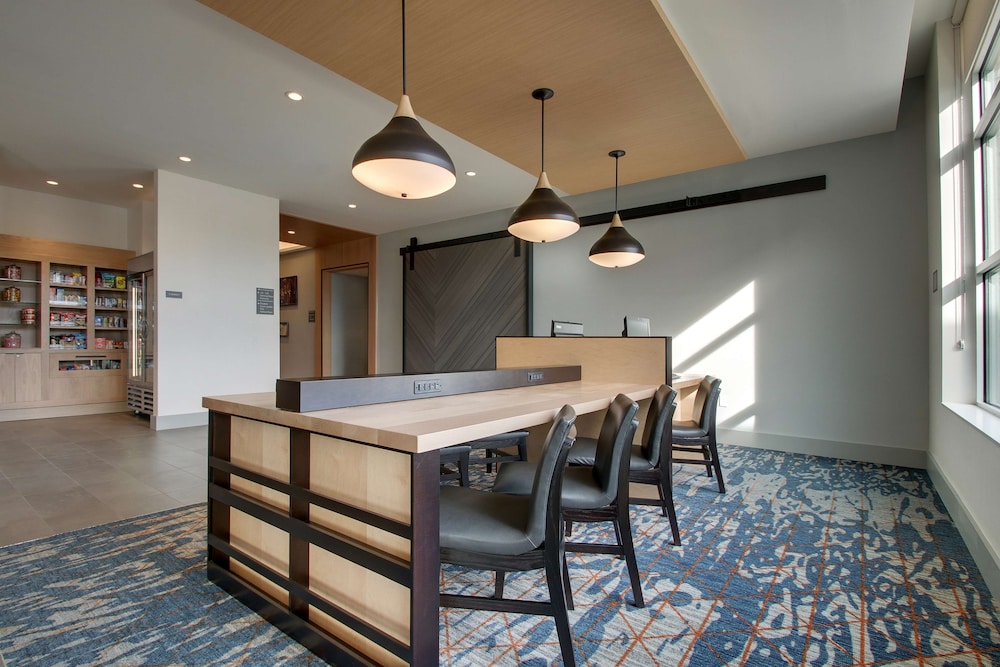 Hyatt House Oak Brook 54/64
