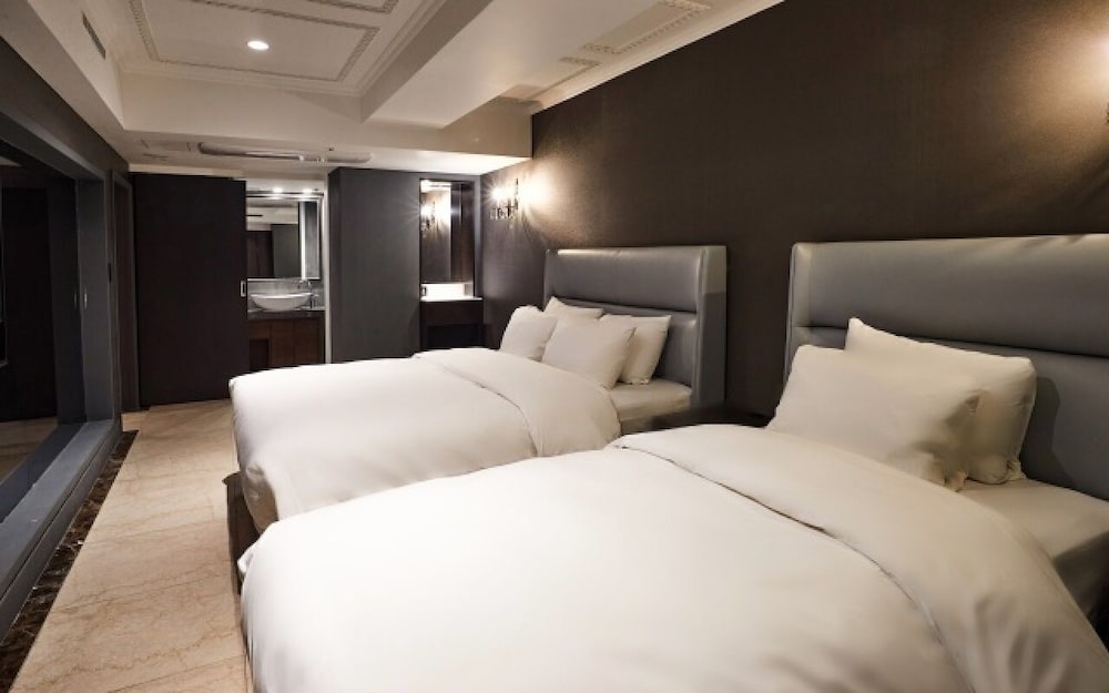 Partyz Hotel 24/76