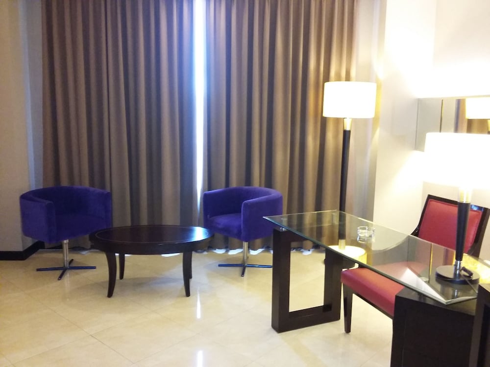 Zurich Hotel 34/48