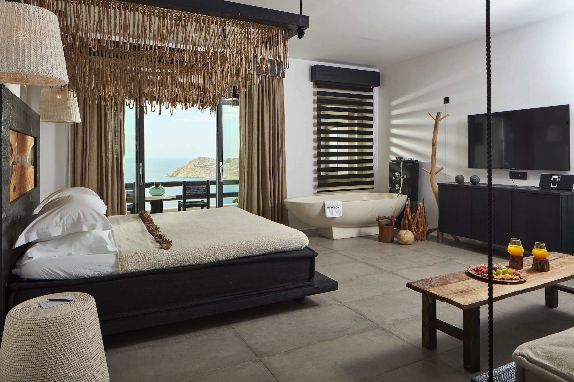 SUPERIOR, SEA VIEW