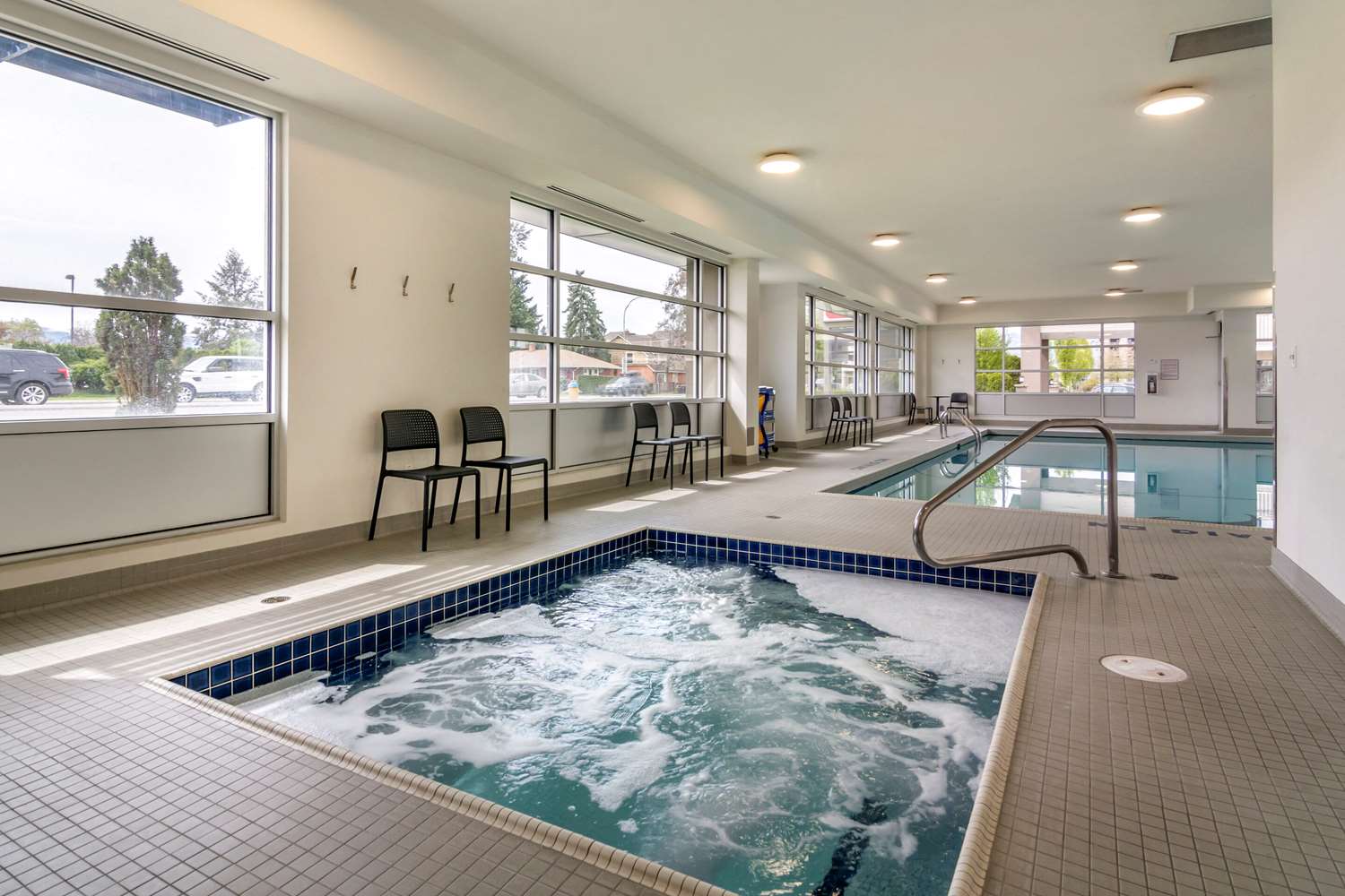 Econo Lodge Inn & Suites Kelowna 3/10
