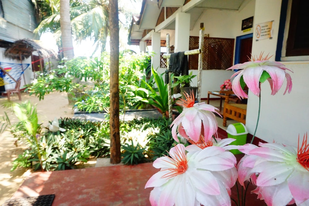 Star Rest Beach Hotel Arugambay 6/50