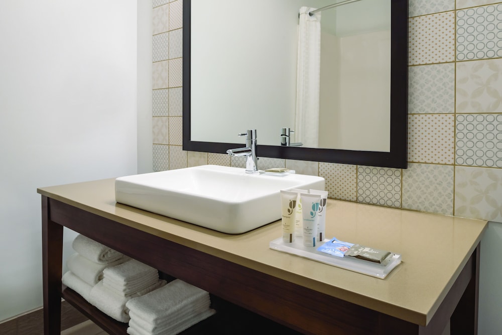 Country Inn & Suites by Radisson, Galena, IL 12/67