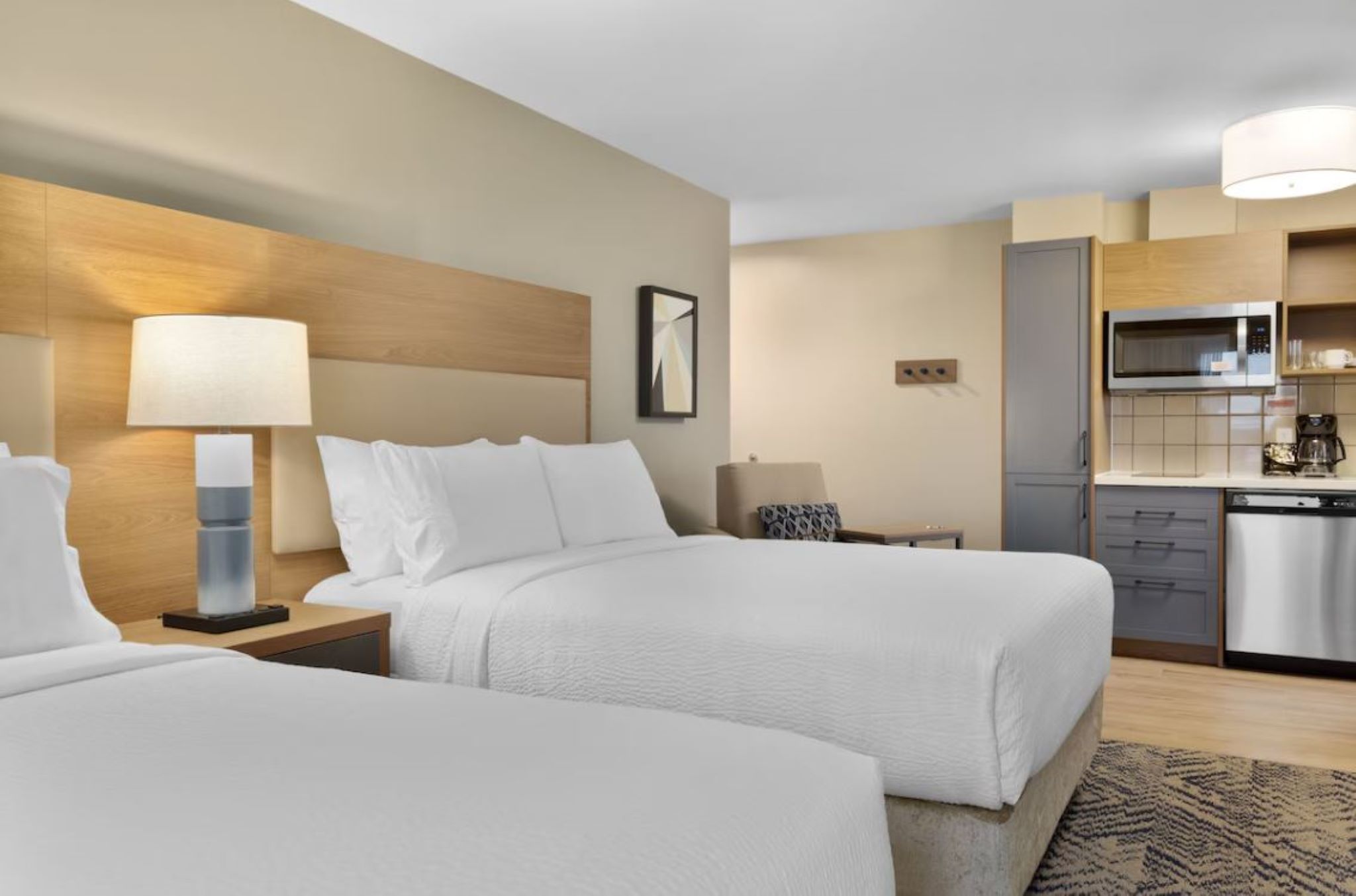 Studio, 2 Queen Beds, Pet Friendly