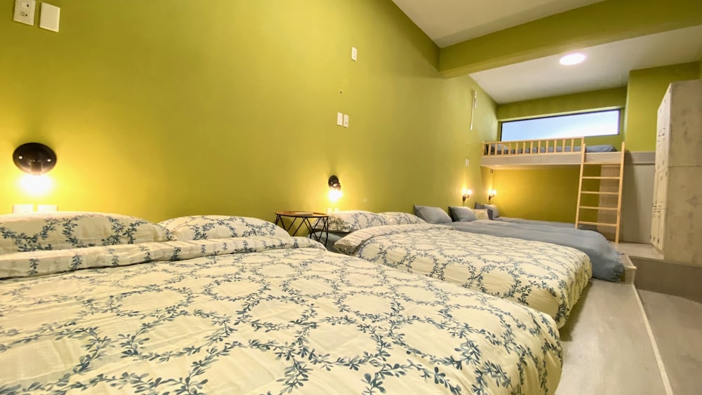 Local Backpacker Hostel 16/50