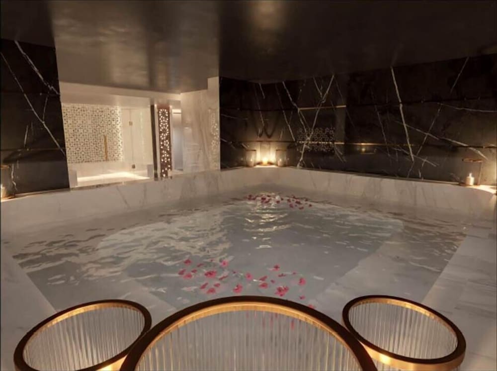 swimming pool spa