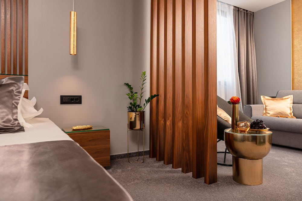Hotel Royal Suites 58/73