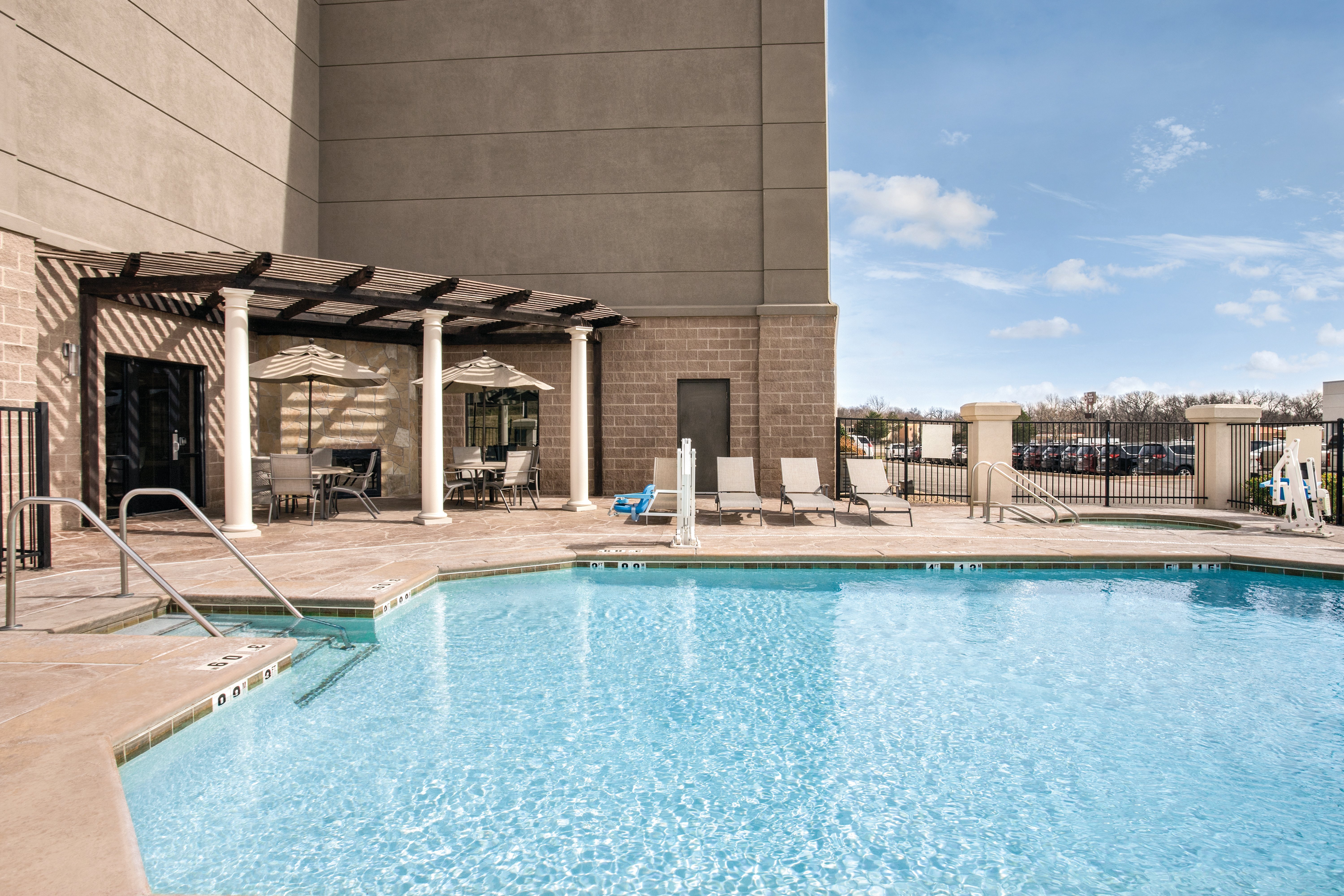 Holiday Inn Express Suites Lawton Fort Sill 54/54