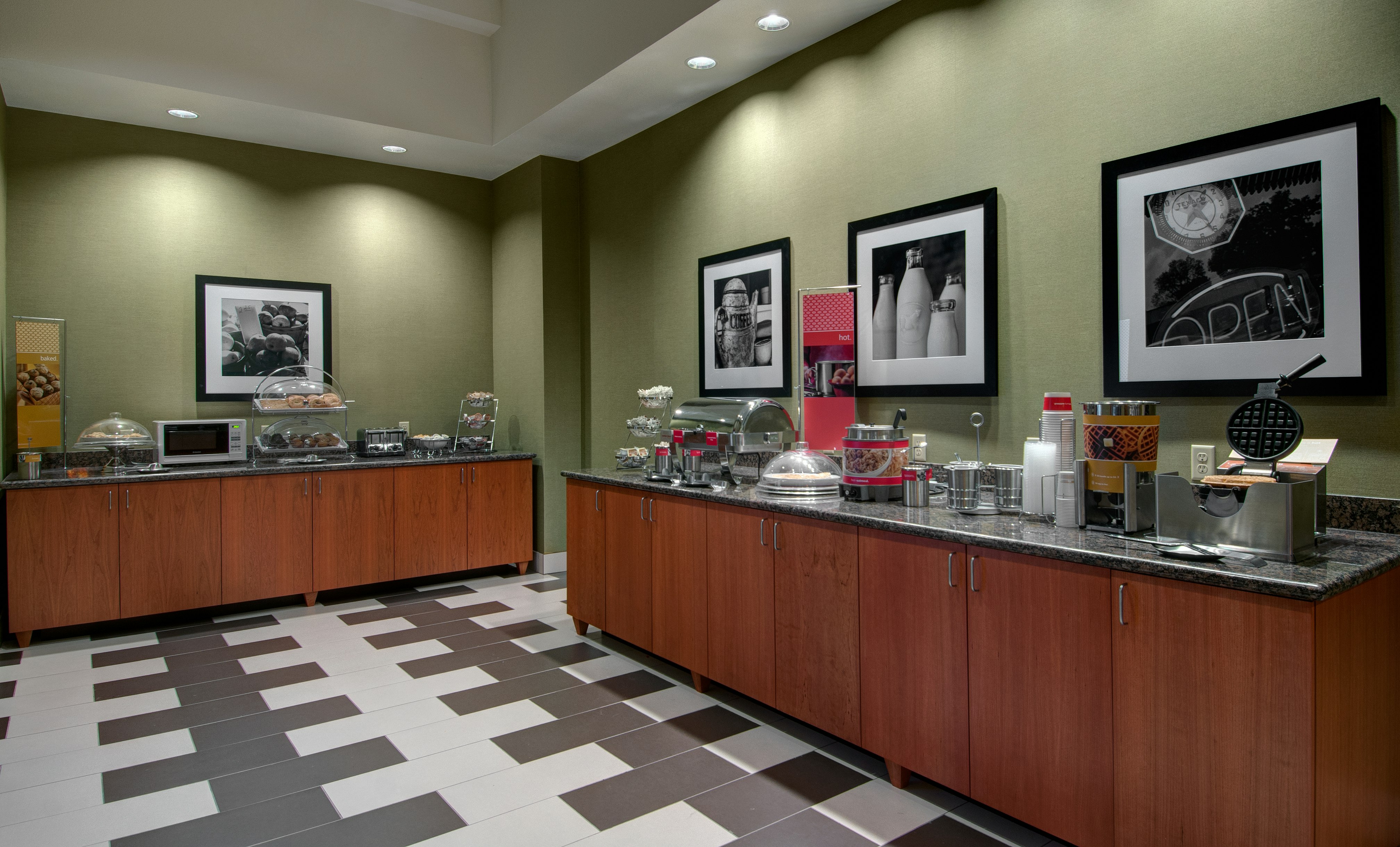 HAMPTON INN AND SUITES ASTORIA 5/39