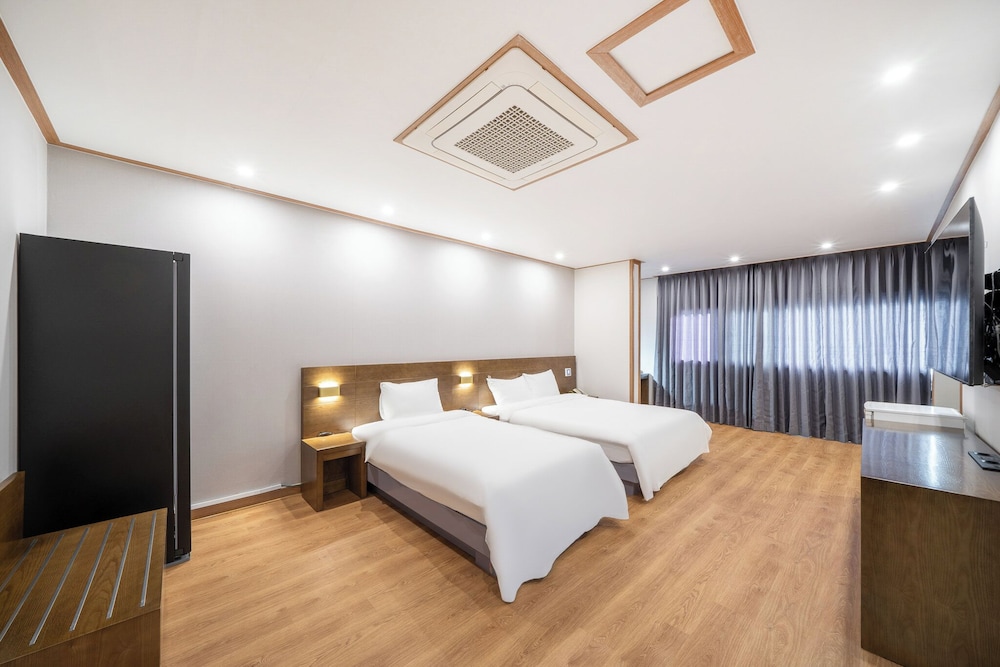 Pearl Business Hotel 12/50