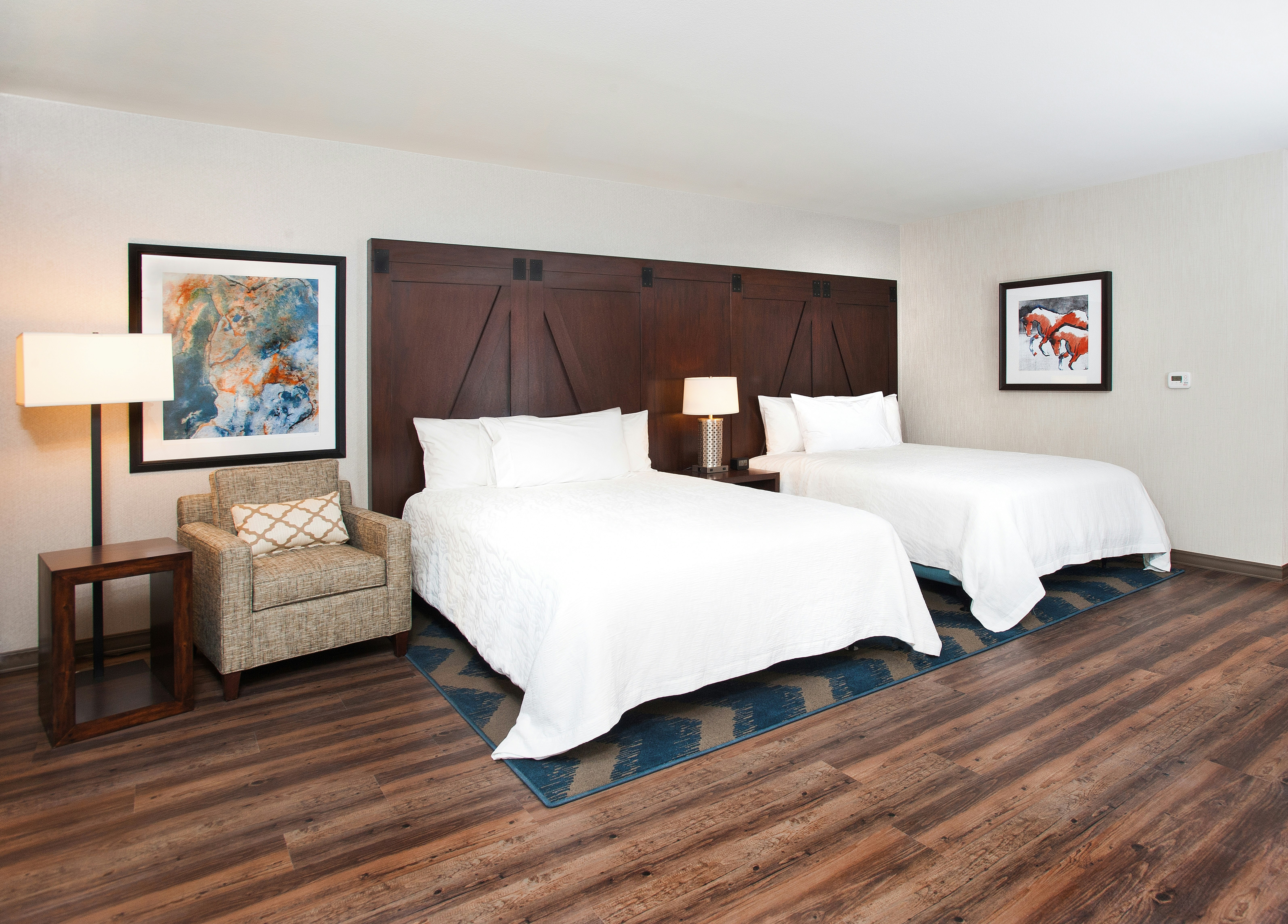 غرفة بسريرين كوين بحوض استحمام لذوي الإعاقة، Hilton Garden Inn Burbank Downtown 2/5