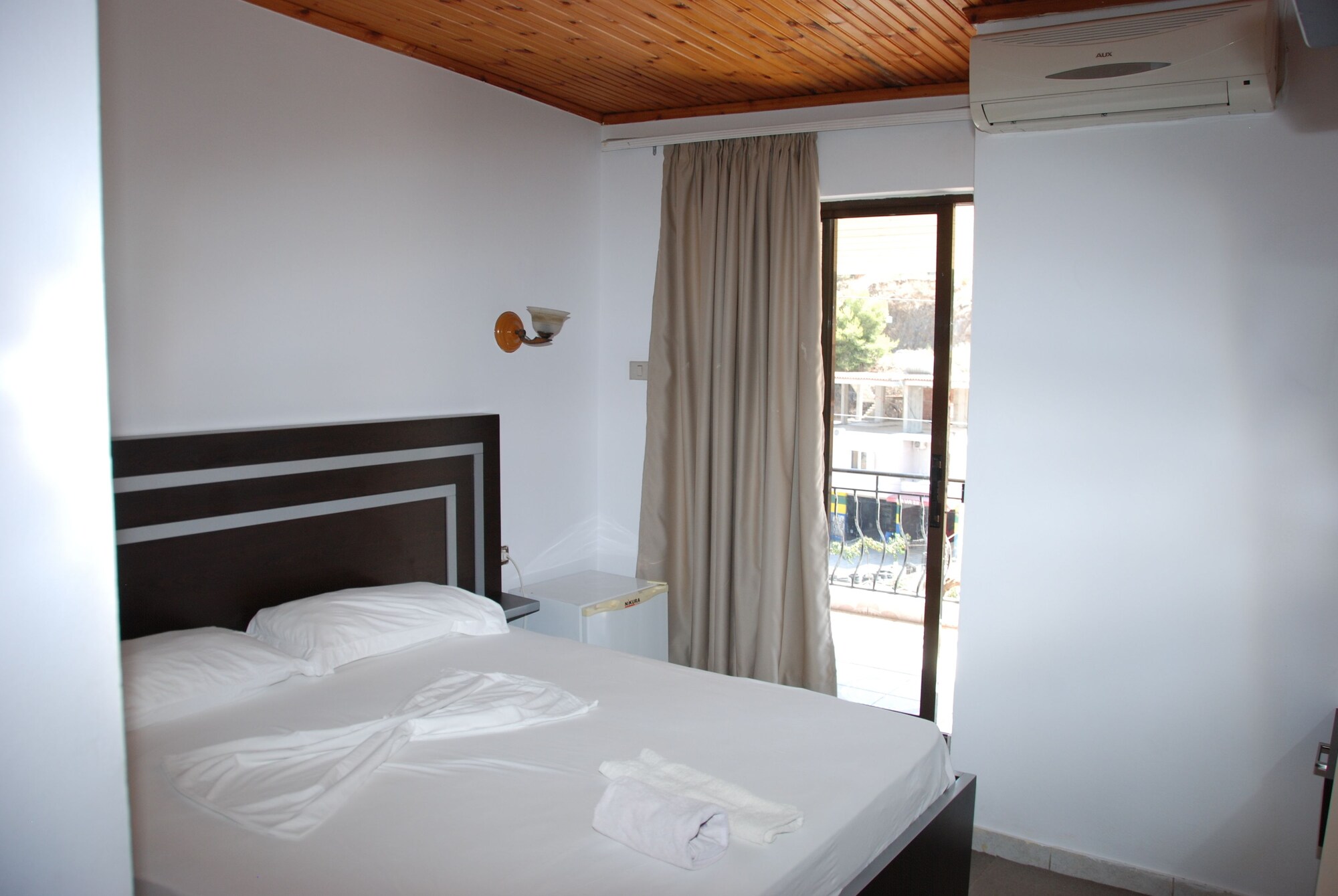 ROOM, DOUBLE BED