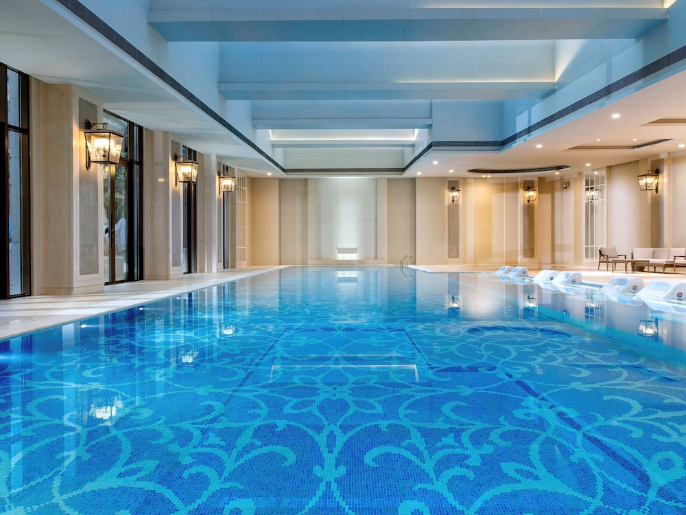 swimming pool spa