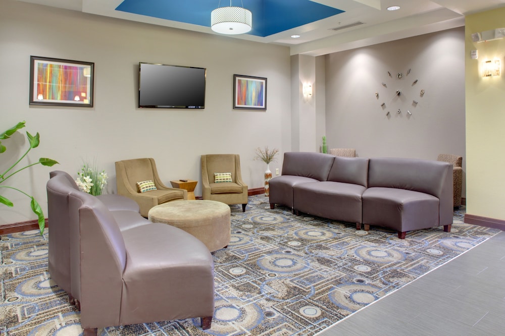 Holiday Inn Express Hotel & Suites Cross Lanes 52/75