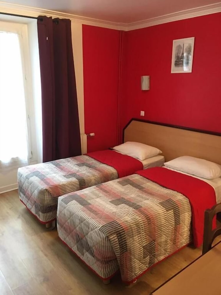 ROOM, TWIN BEDS