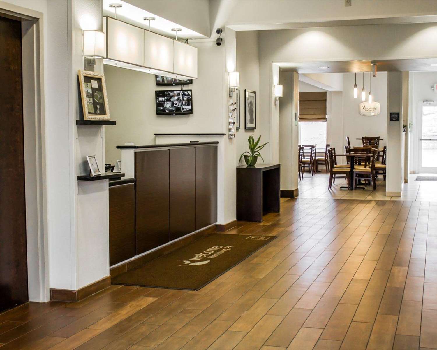 Express Inn & Suites 6/40