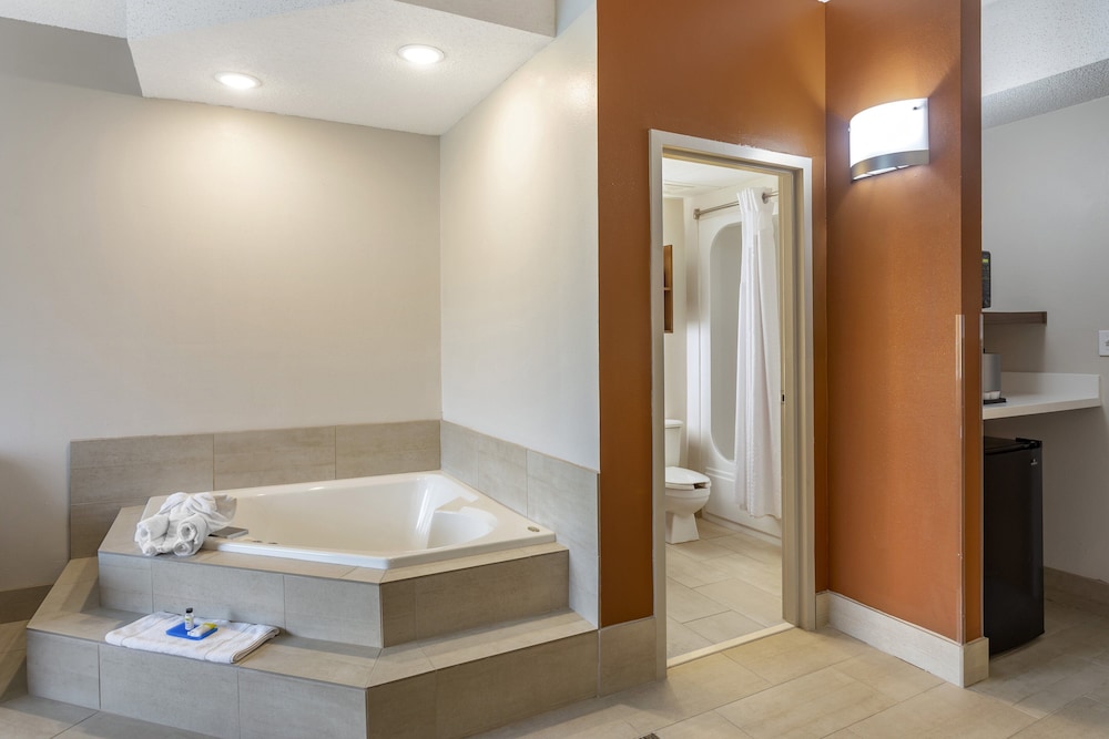 Holiday Inn Express Branson-Green Mountain Drive 18/72