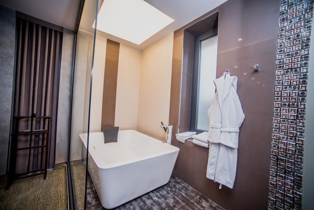 Aghababyan S Hotel 42/77