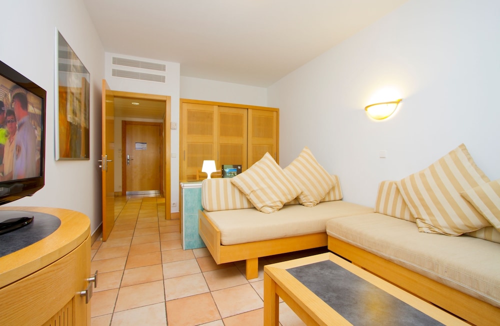 Playitas Aparthotel 8/50