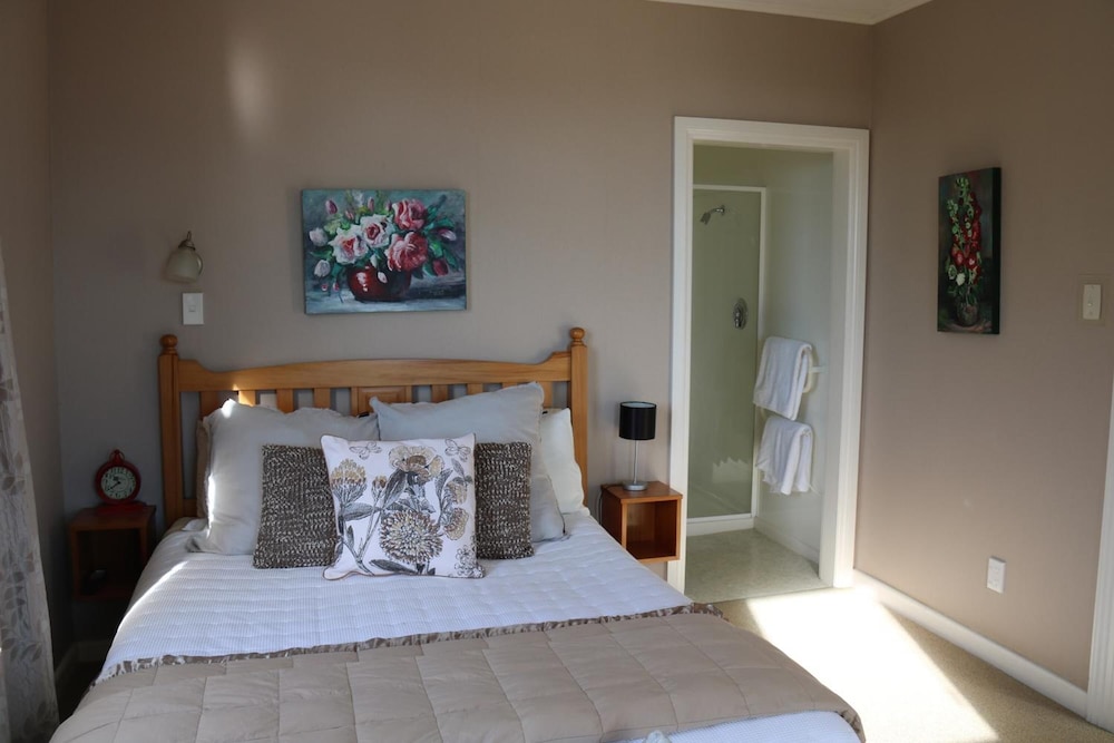 The Point Bed &amp; Breakfast 5/50