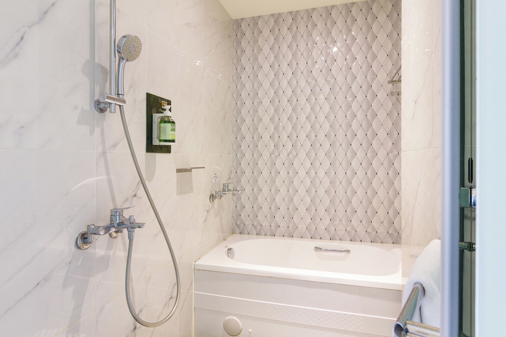 F Hotel Luzhou Taipei 40/47