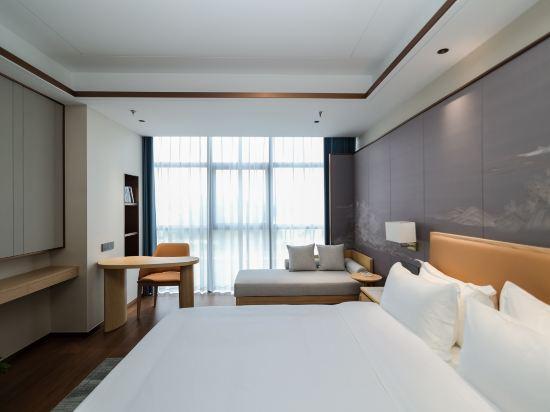 Executive, Queen Bed
