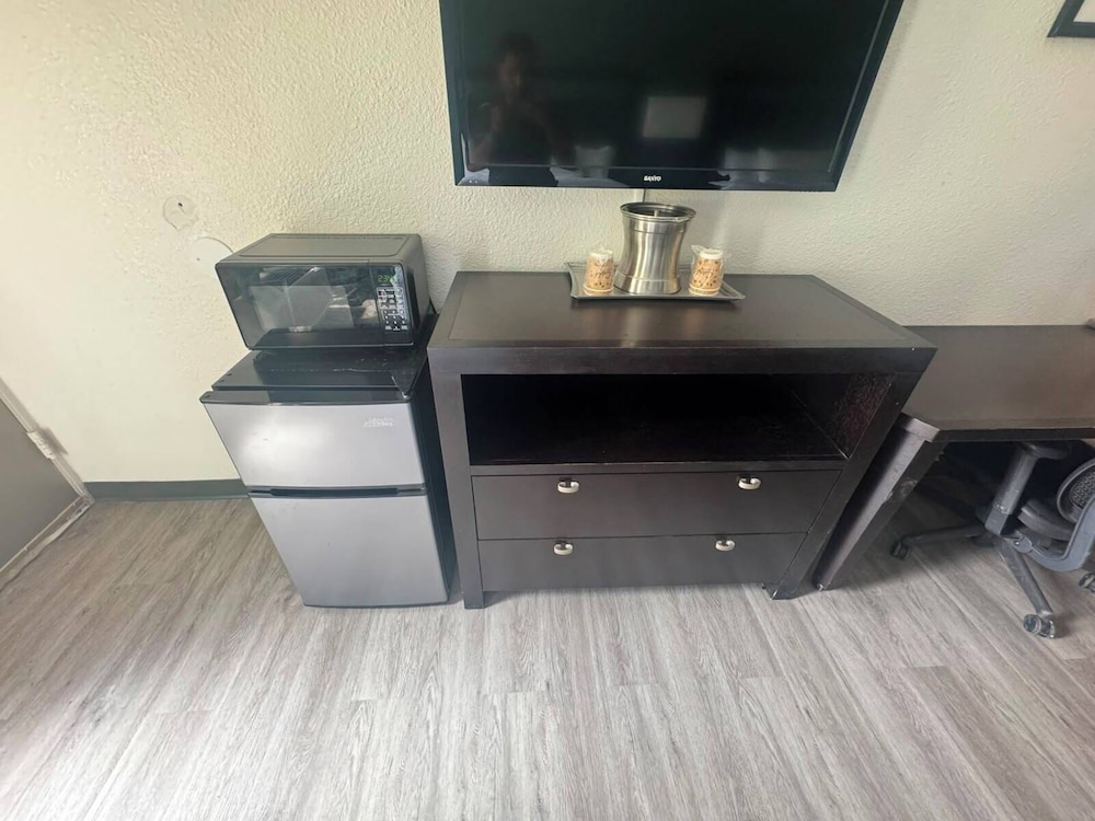Express Inn Suites 42/58