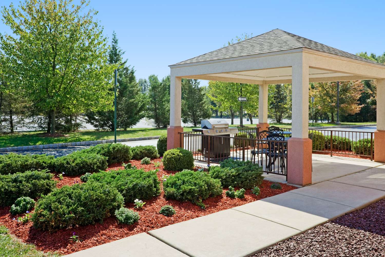 Sonesta Simply Suites Somerset 25/26
