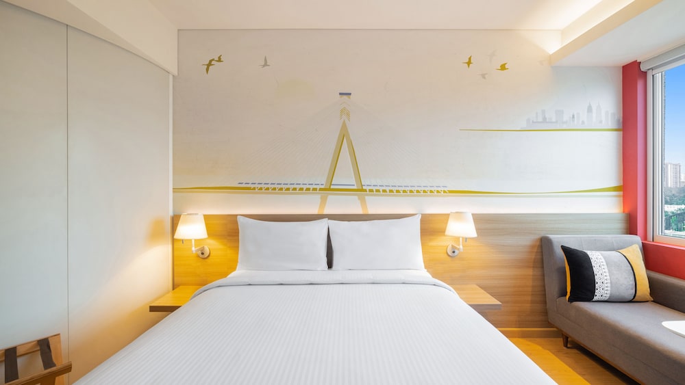 STANDARD, QUEEN BED