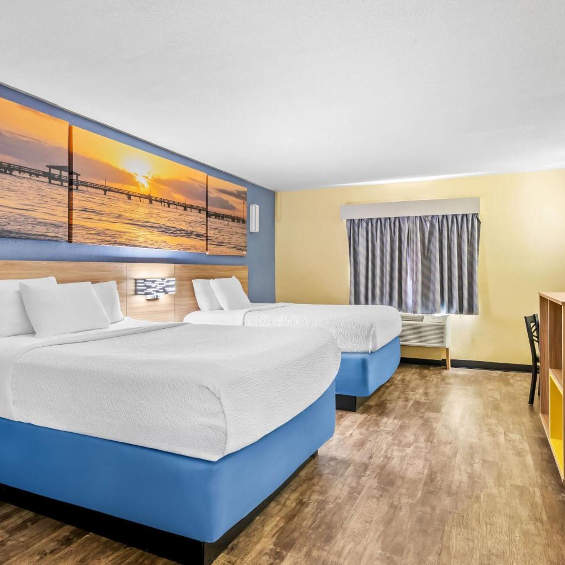 Room, 2 Queen Beds, Kitchenette