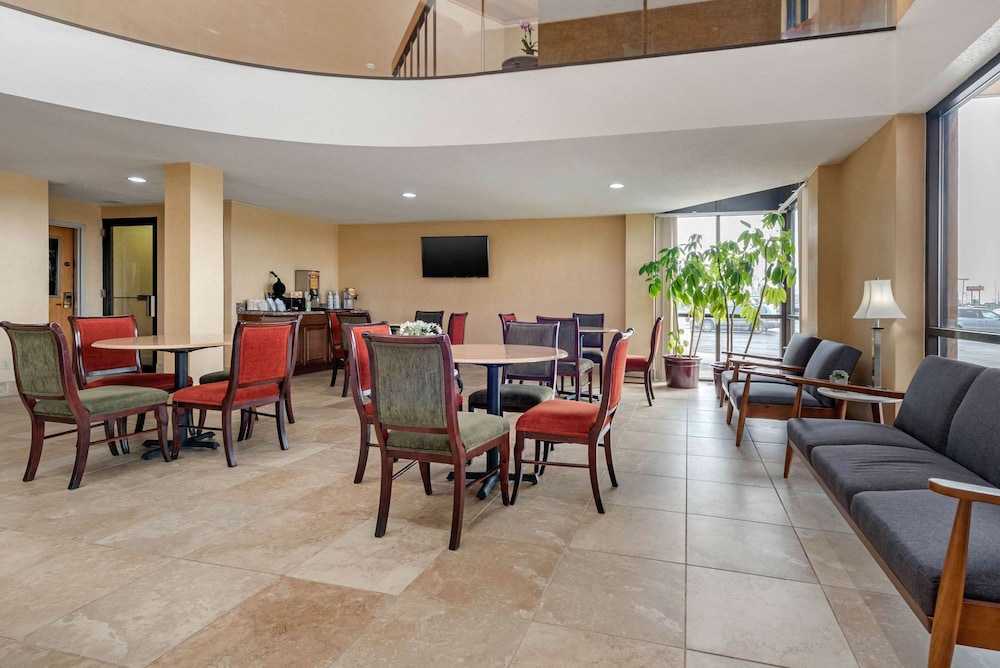 1734 West Hotel 24/32