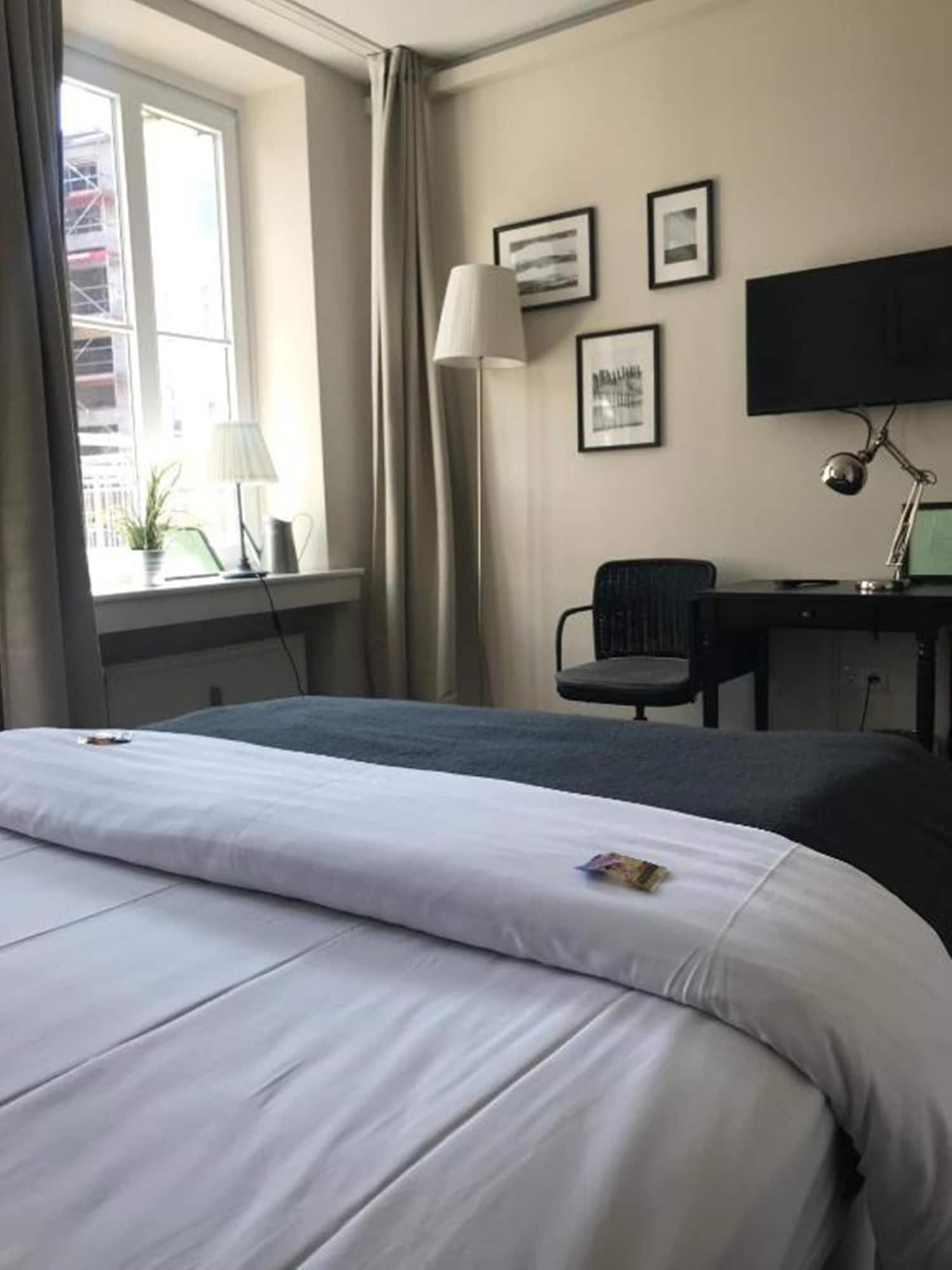 STANDARD, DOUBLE BED