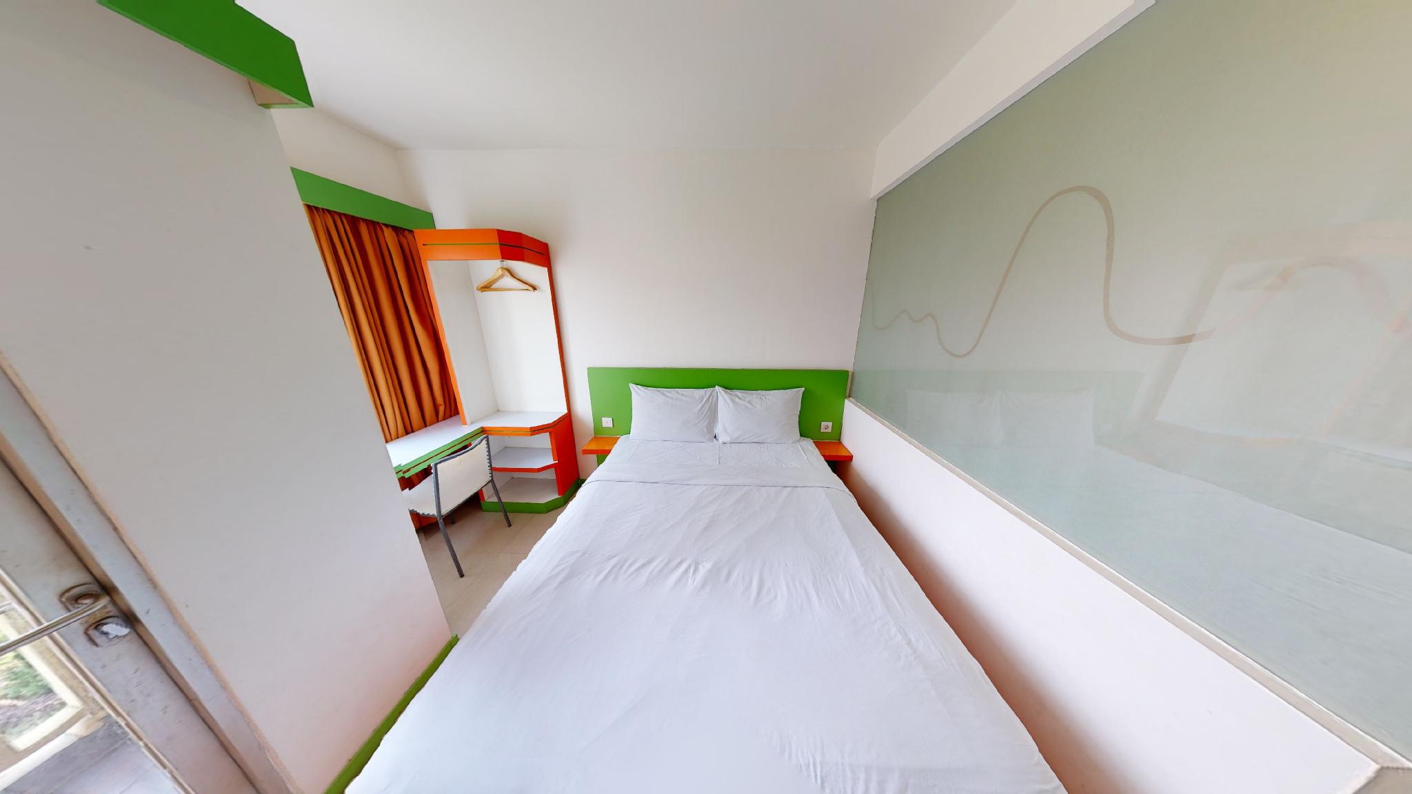 Deluxe, Studio, Queen Bed