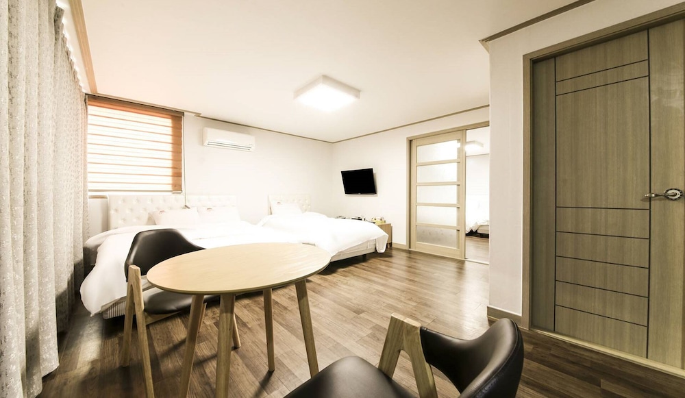 Orange Hotel 15/22