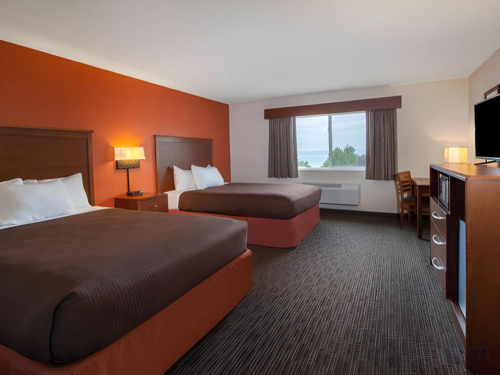 غرفة رباعية بسريرين كوين بإطلالة على البحيرة