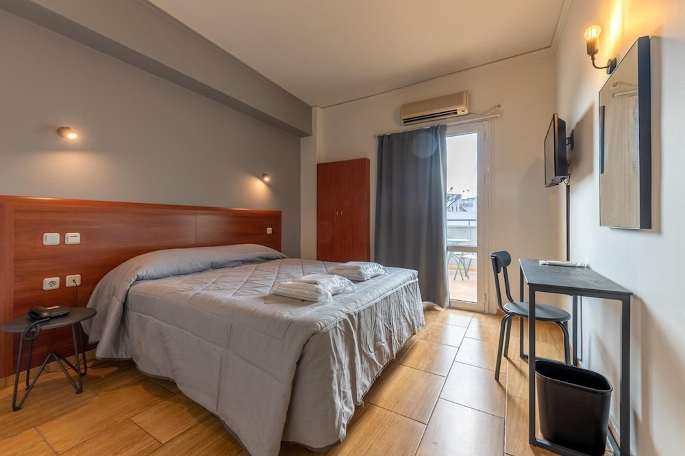 ROOM, DOUBLE BED