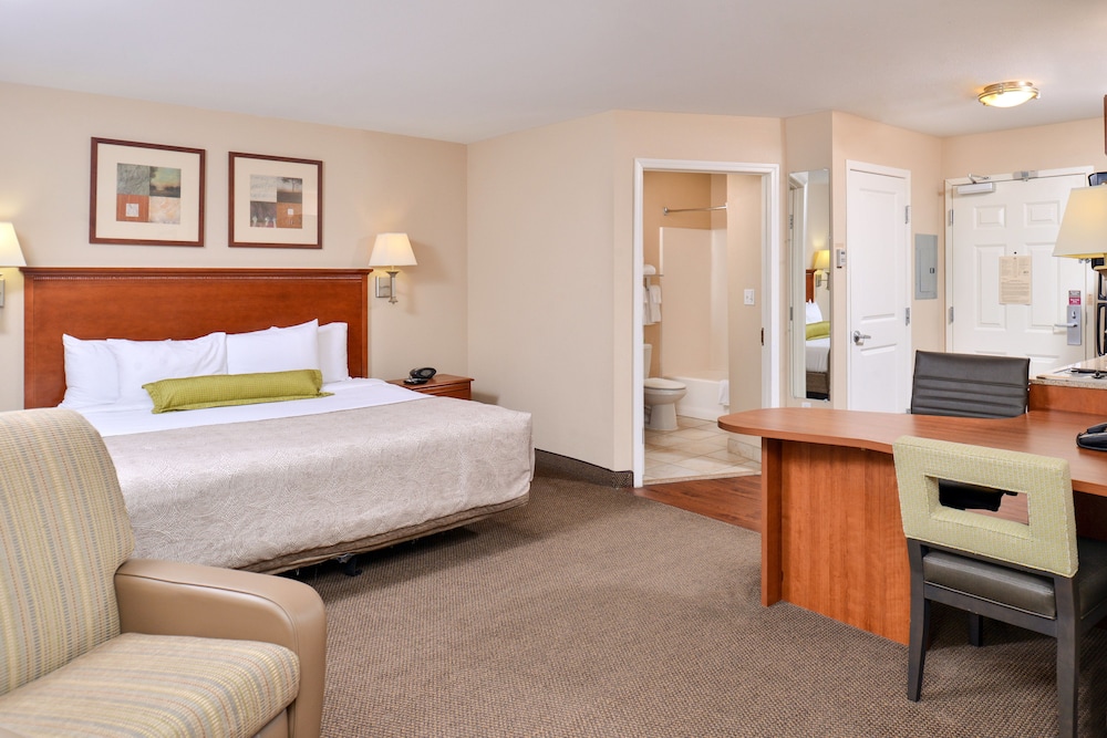 Candlewood Suites Lafayette- River Ranch 10/58