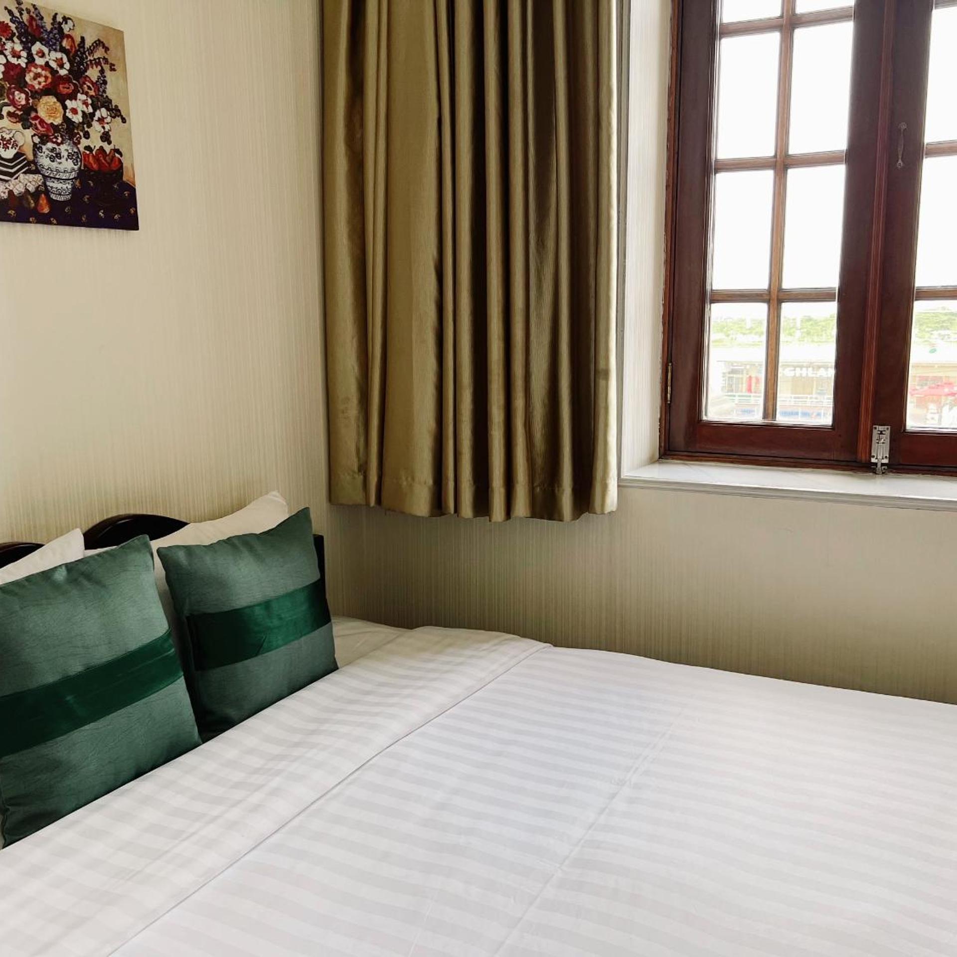Deluxe, Double or Twin Bed, River View