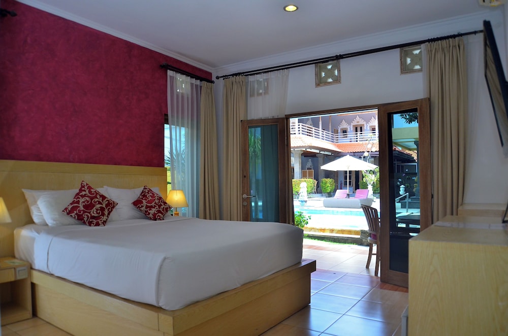 DELUXE, DOUBLE BED, POOL VIEW