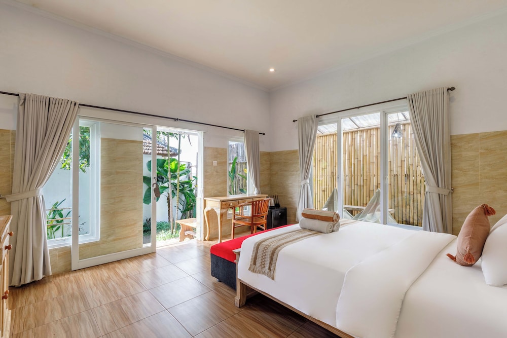 Deluxe, Queen Bed, Garden View
