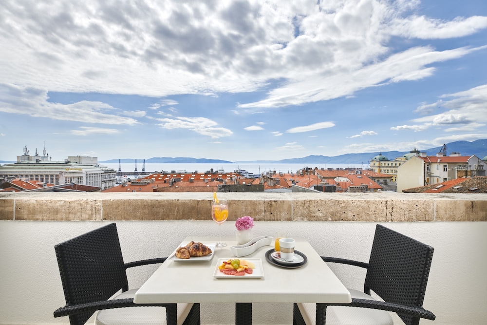 Grand Hotel Bonavia 59/74