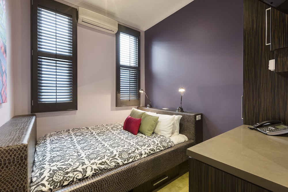 Tolarno Hotel 40/52