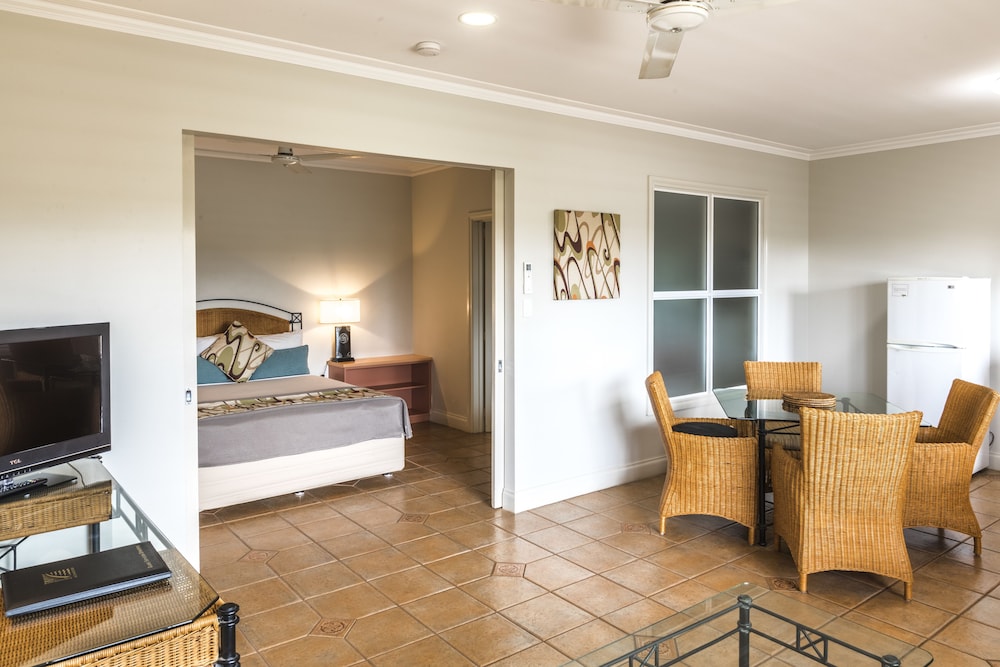 Moonlight Bay Suites 33/41