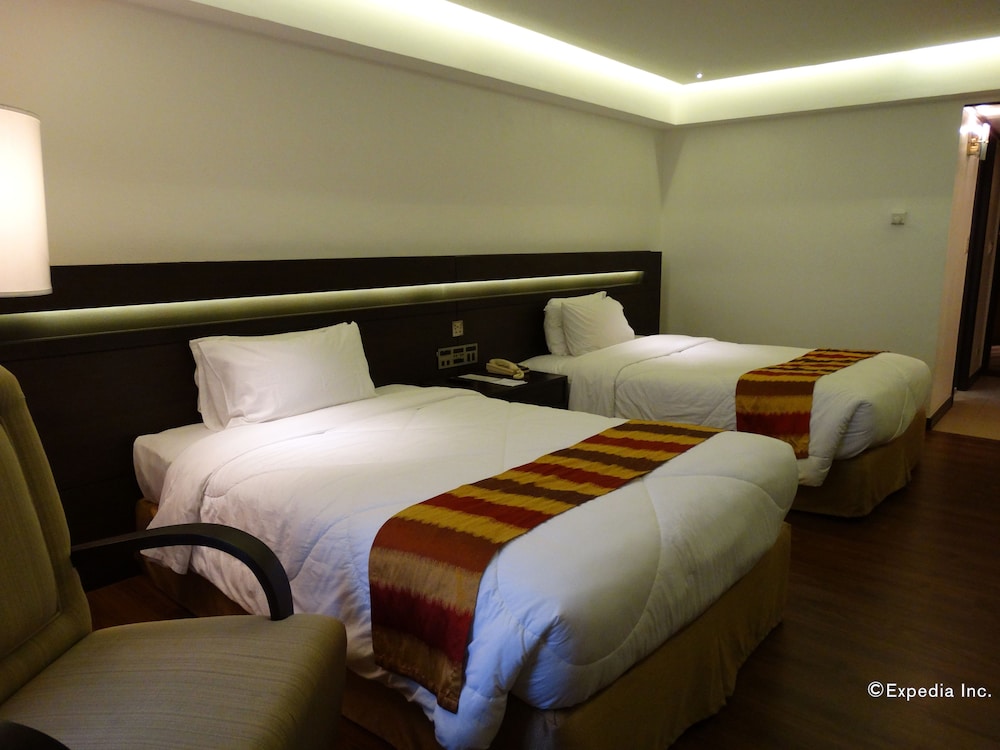 Century Park Hotel 17/76